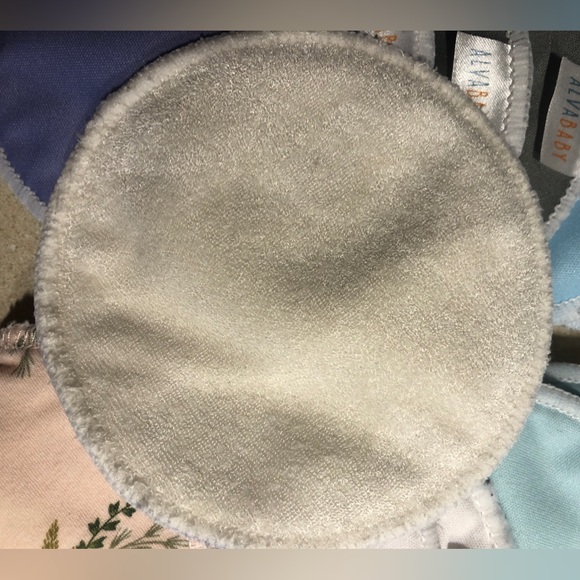 ❄️3/$25 Washable breast pads - Picture 2 of 2